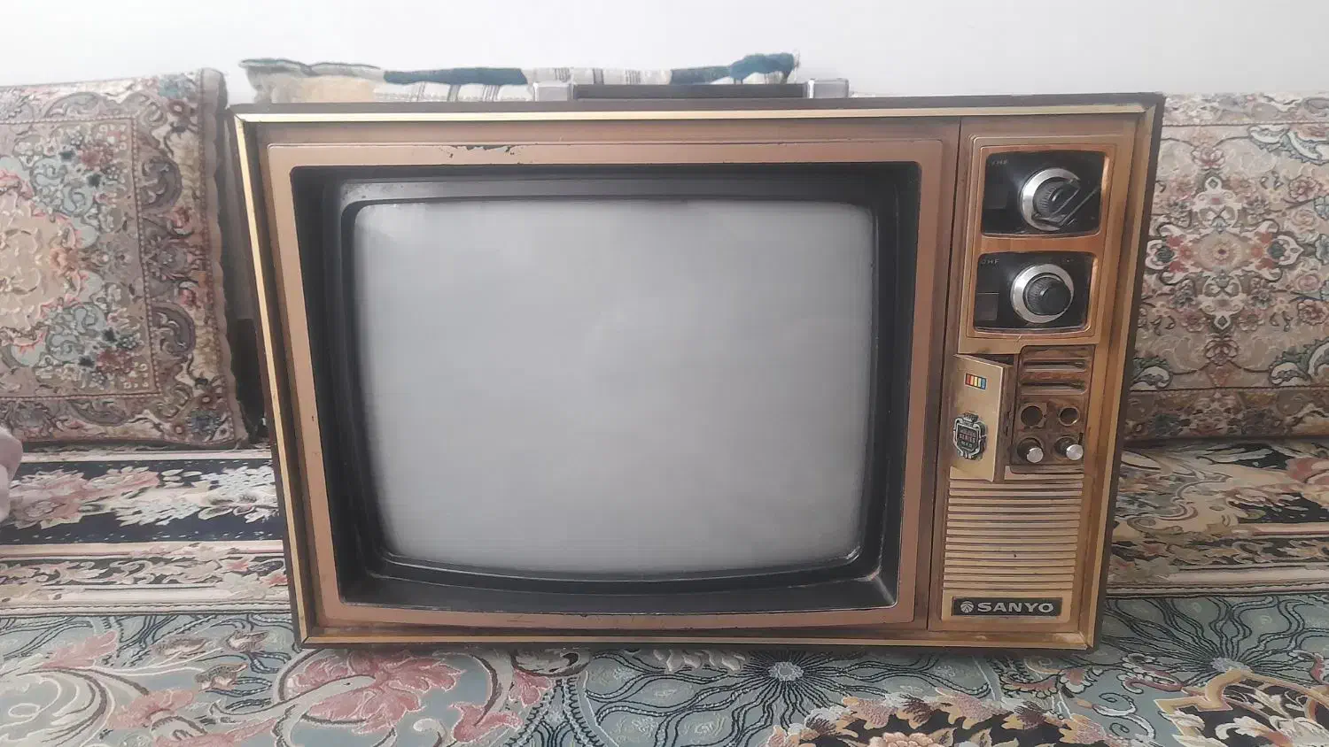 تلویزیون عتیقه|کلکسیون اشیاء عتیقه|خواف, |دیوار