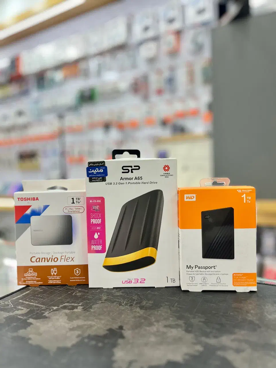 هارد اکسترنال ADATA و WD وسترن دیجیتال ، ای‌دیتا|قطعات و لوازم جانبی رایانه|شیراز, میدان قائم|دیوار