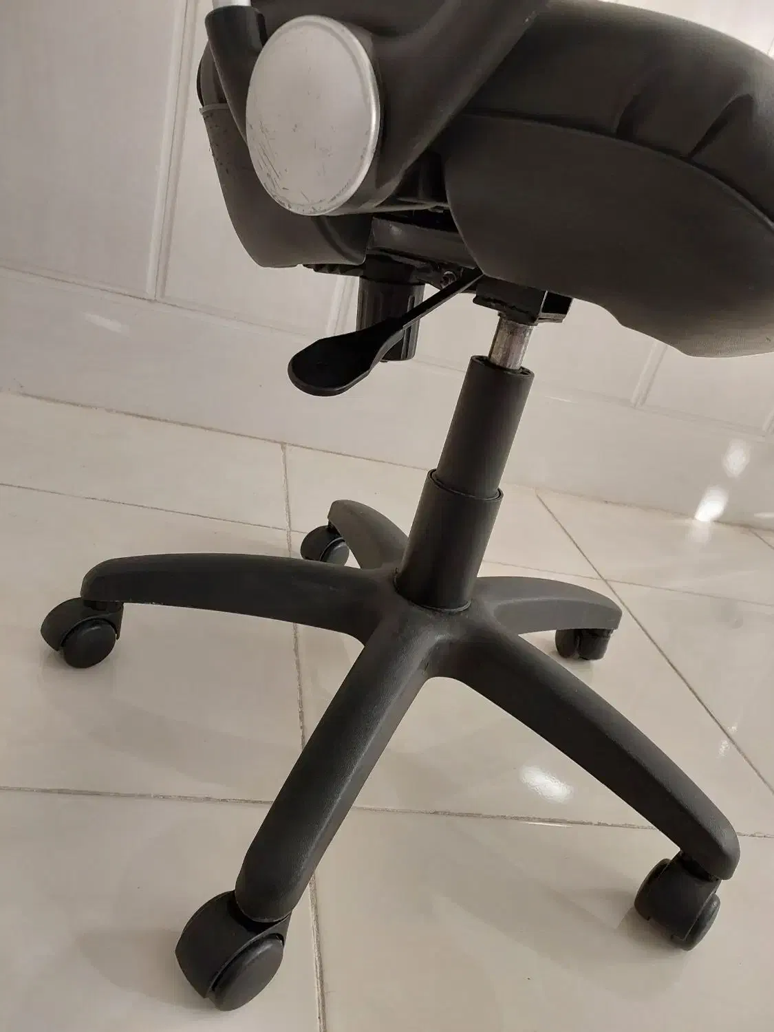 صندلی جکدار سالم|مبلمان اداری|قم, انسجام|دیوار