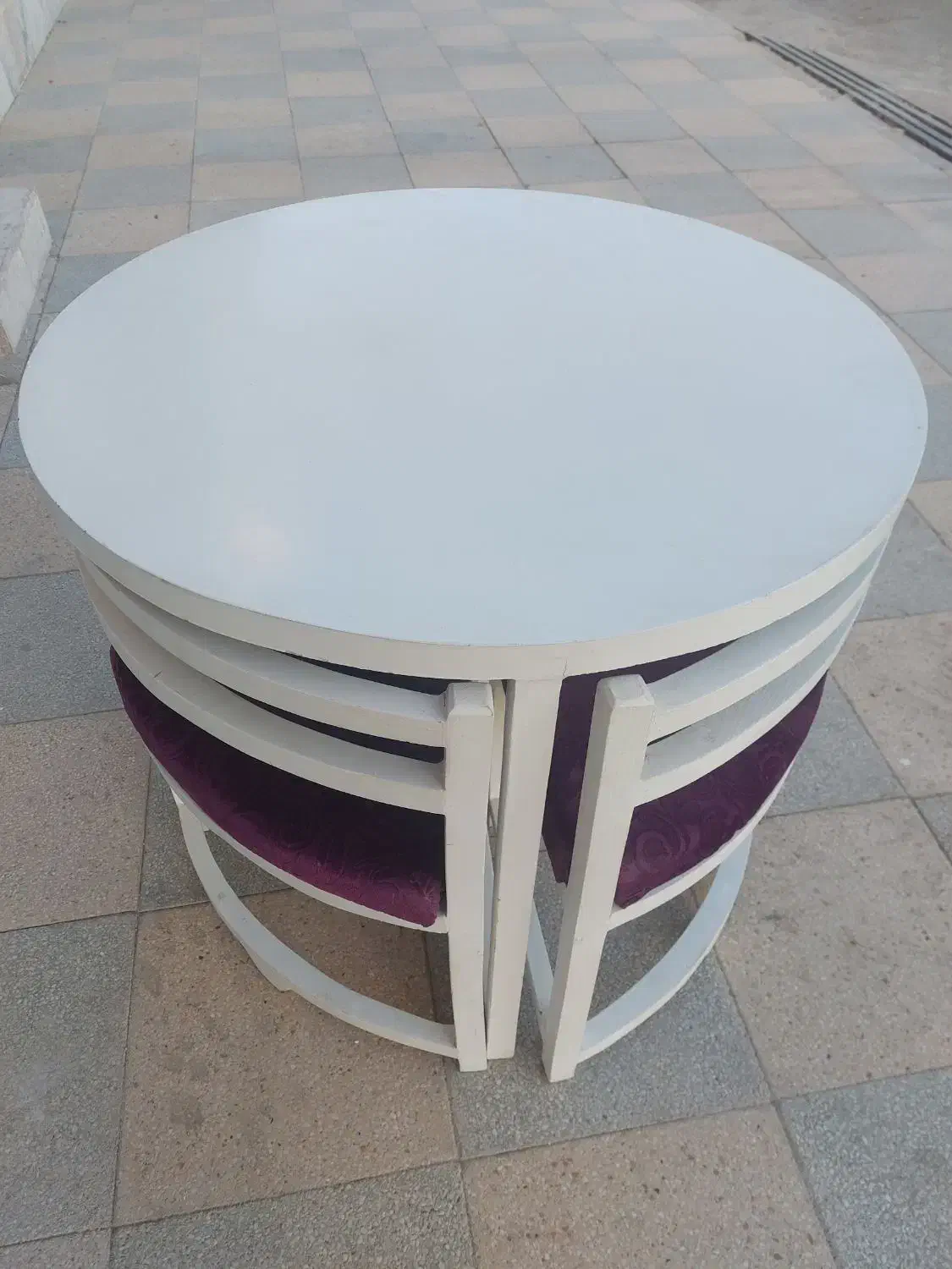 میز نهار خوری گرد|میز و صندلی غذاخوری|بافت, |دیوار