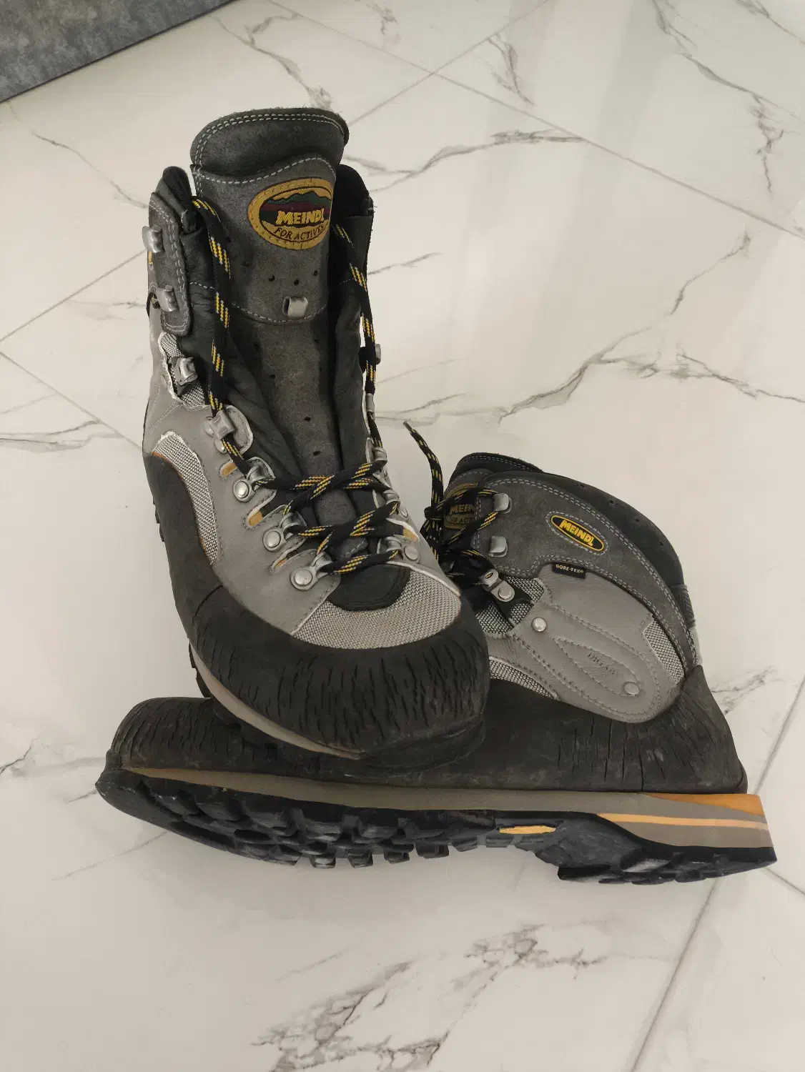 کفش کوهنوردی MEINDL|کوهنوردی و کمپینگ|شیراز, قلات|دیوار