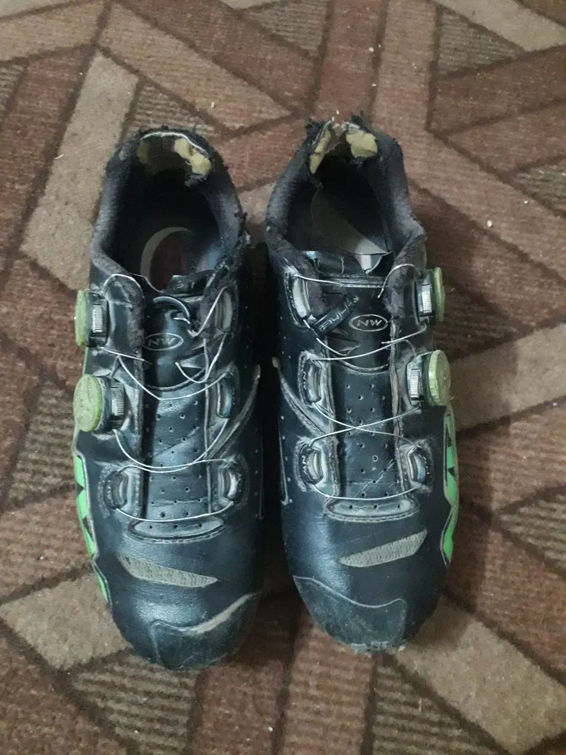 کفش دوچرخه کوهستان سایز۴ و کلاه.لاستیک۲۹|دوچرخه، اسکیت، اسکوتر|مشهد, امامیه (شهرک غرب)|دیوار