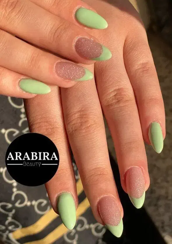 کاشت ناخن|خدمات آرایشگری و زیبایی|نهاوند, |دیوار