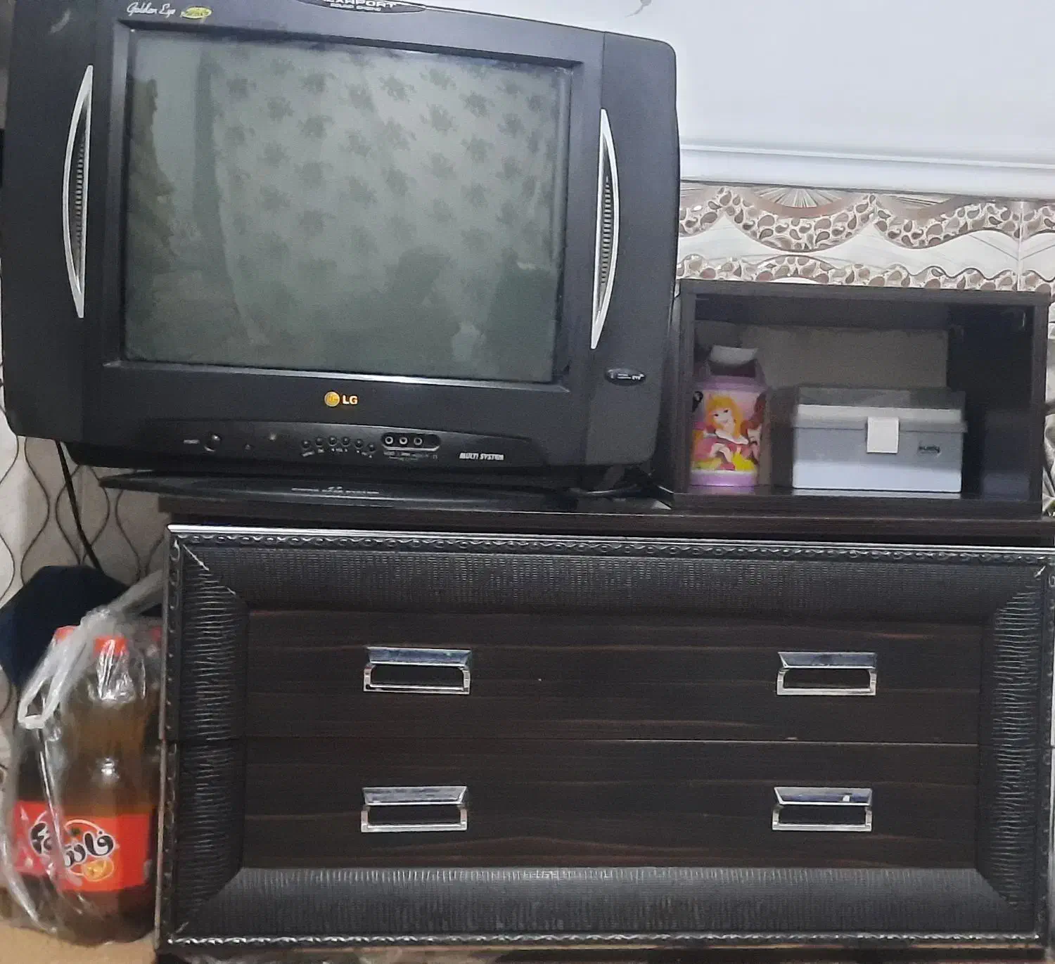 تلویزیون الجی با میز|تلویزیون و پروژکتور|زاهدان, |دیوار