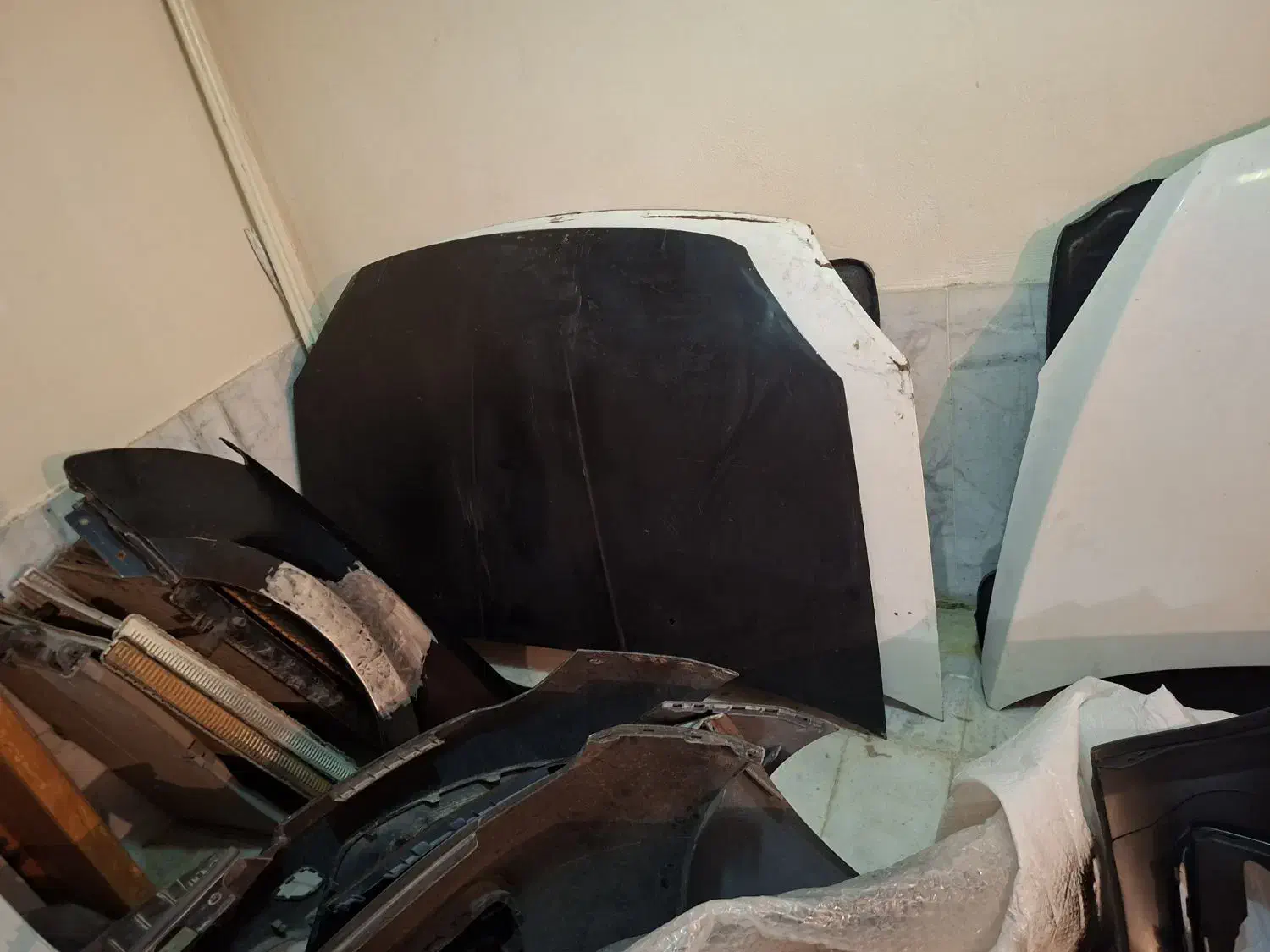 بدنه ام وی ام 530 و ام وی ام 550|قطعات یدکی و لوازم جانبی|اصفهان, خلجا|دیوار