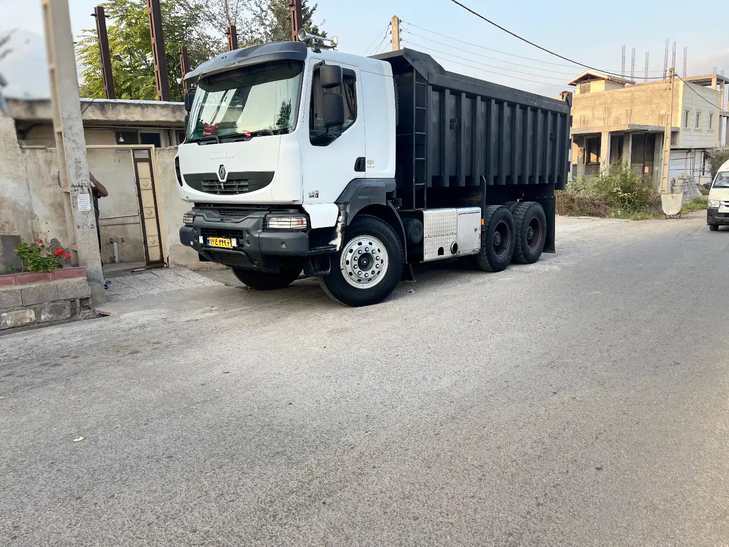 رنو کراکس|خودرو سنگین|رشت, چله خانه|دیوار