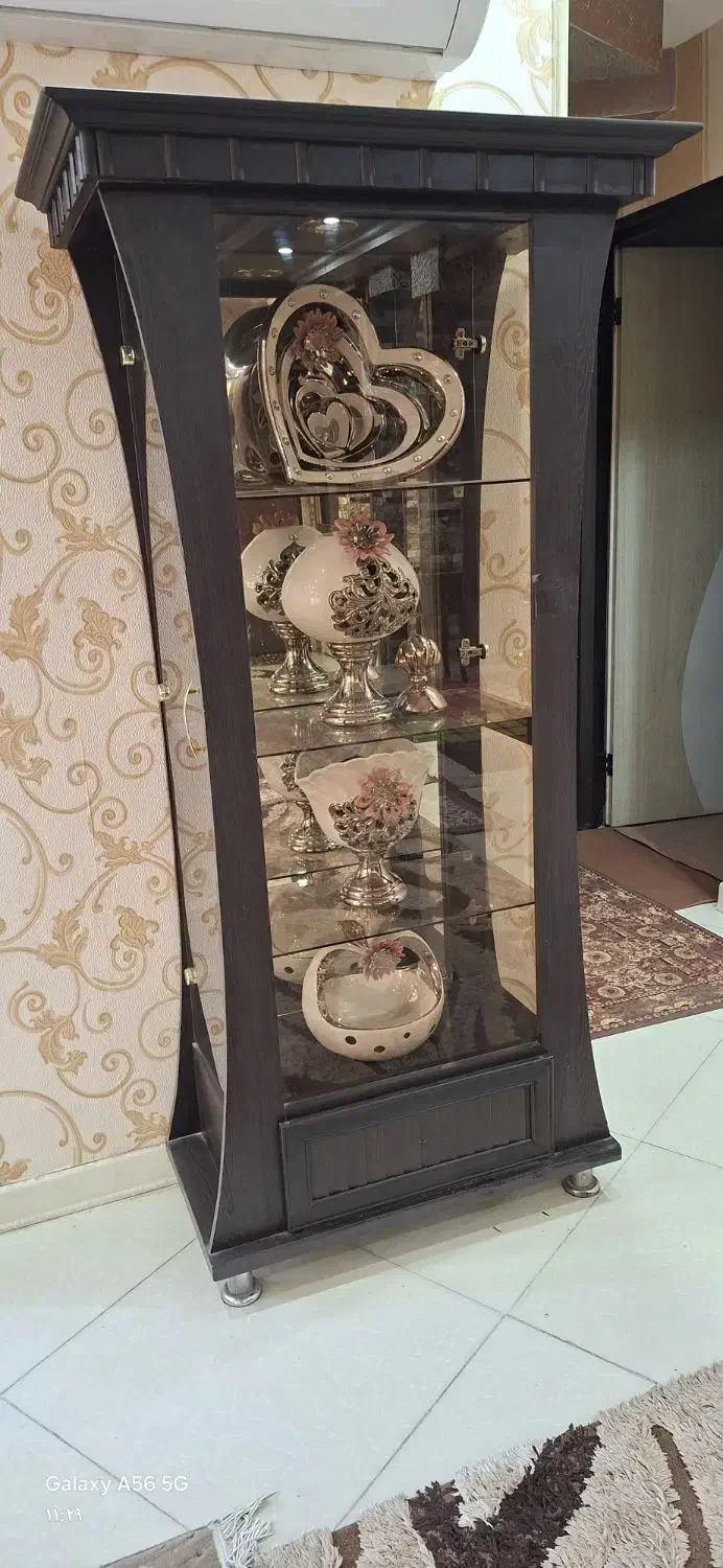 بوفه.ویترین بلند چراغ دار|بوفه، ویترین، کنسول|آبادان, |دیوار