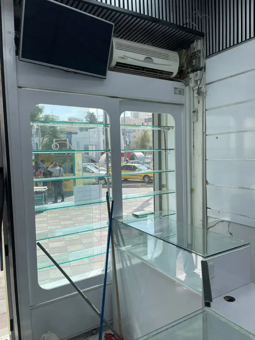 ویترین اصلی موبایل فروشی|بوفه، ویترین، کنسول|ایلام, |دیوار