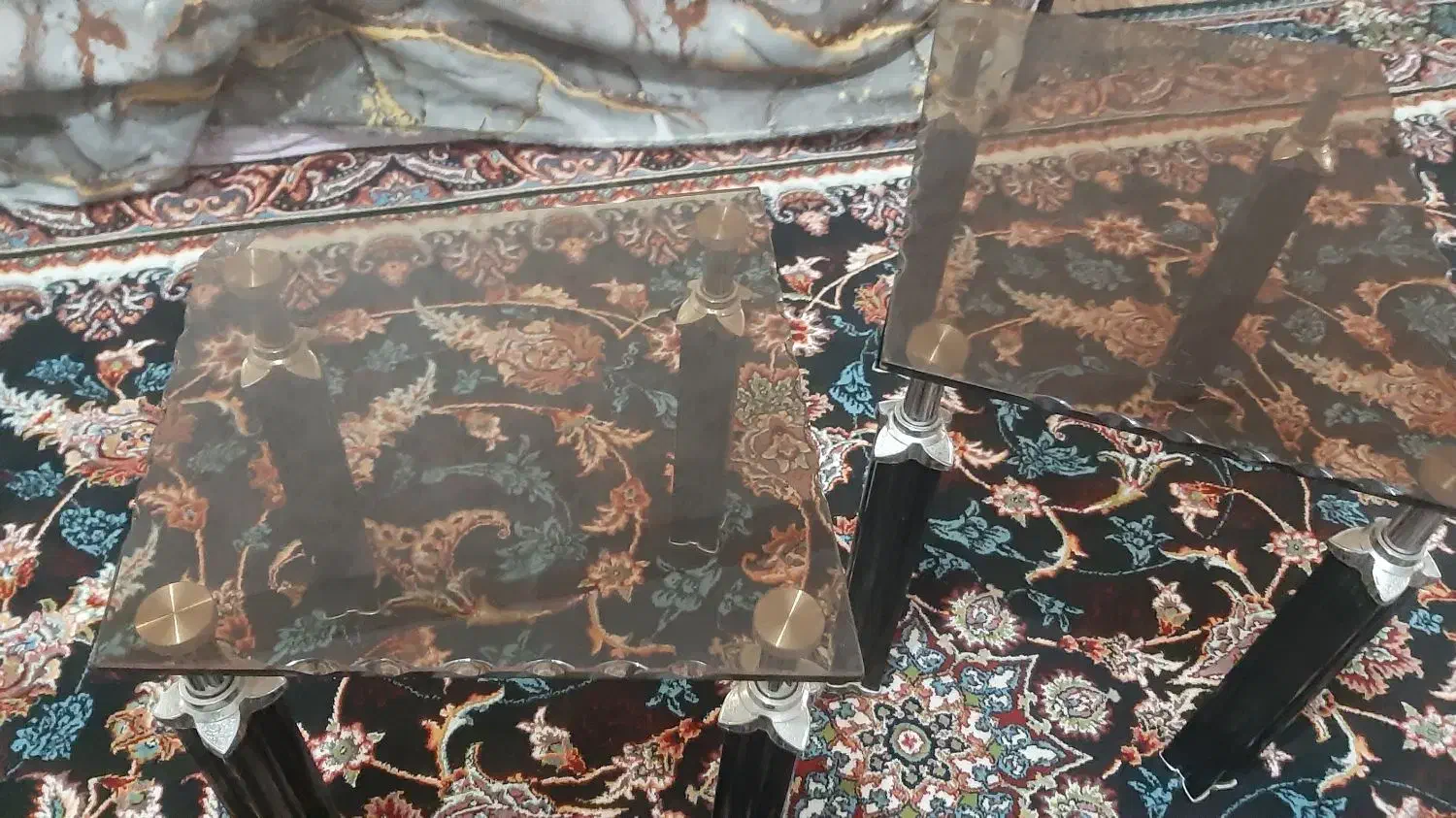 میز عسلی کوچک سالم و تمیز|مبلمان خانگی و میز عسلی|قم, زنبیل آباد|دیوار
