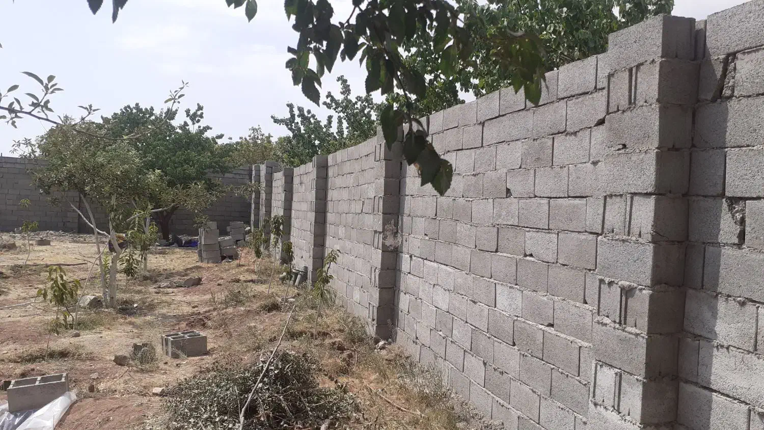 سنگفرش لاشه.موزائیک.سیمانکاری کف وبدنه.شیب بندی.|خدمات پیشه و مهارت|هشتگرد, شهرک ریحانه|دیوار