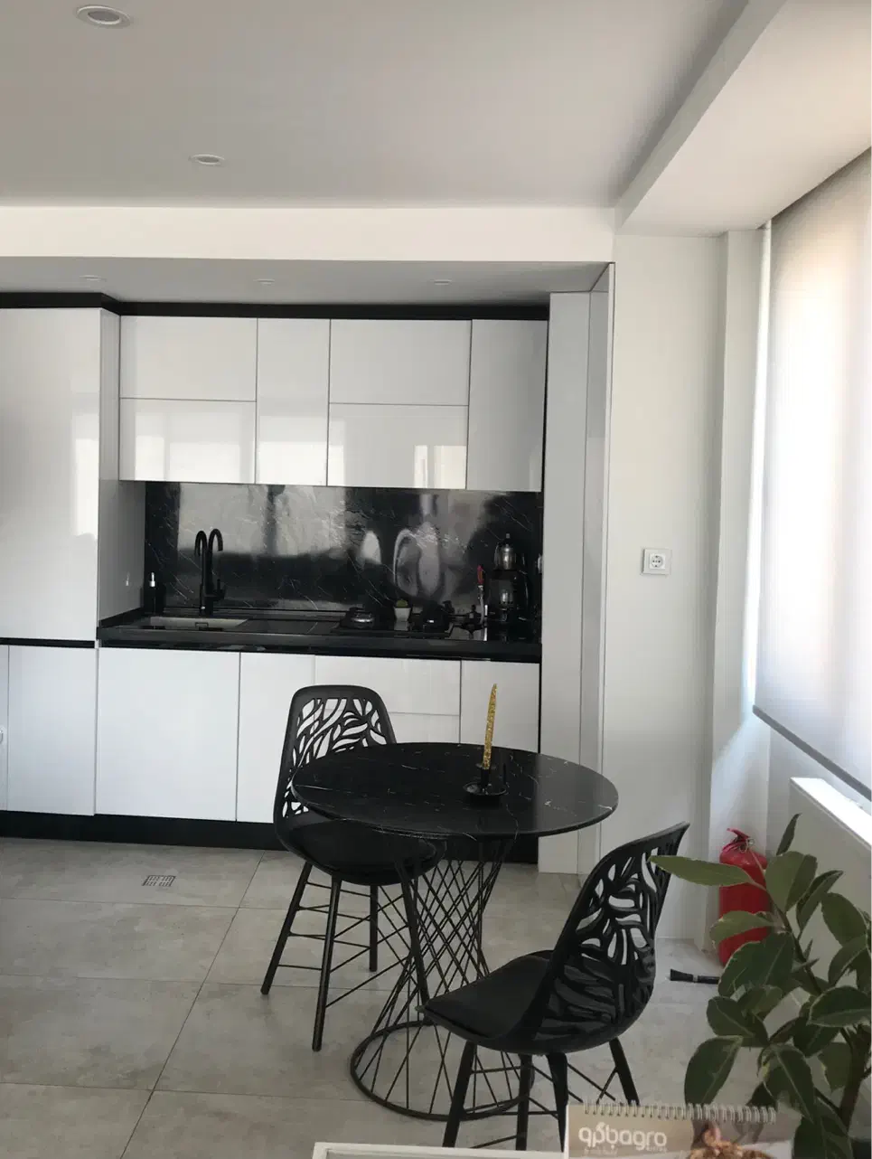 میز وصندلی|میز و صندلی غذاخوری|شیراز, زرهی|دیوار