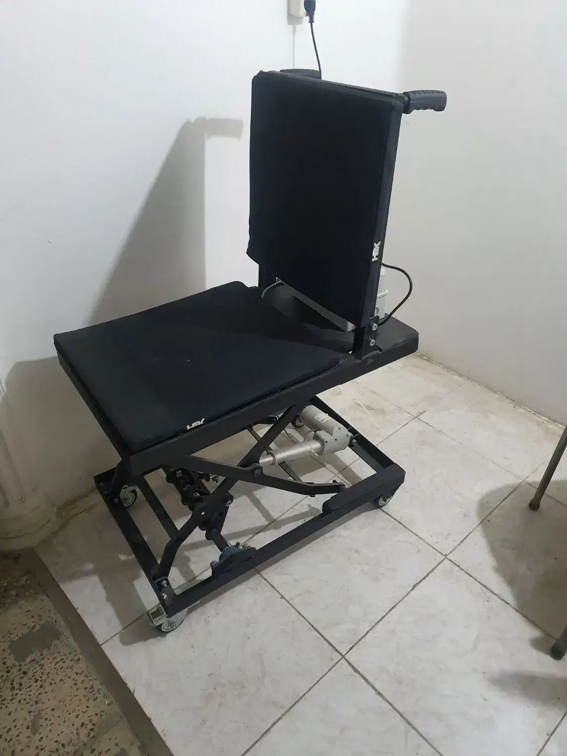 صندلی برقی|تخت و صندلی بچه|سنندج, |دیوار