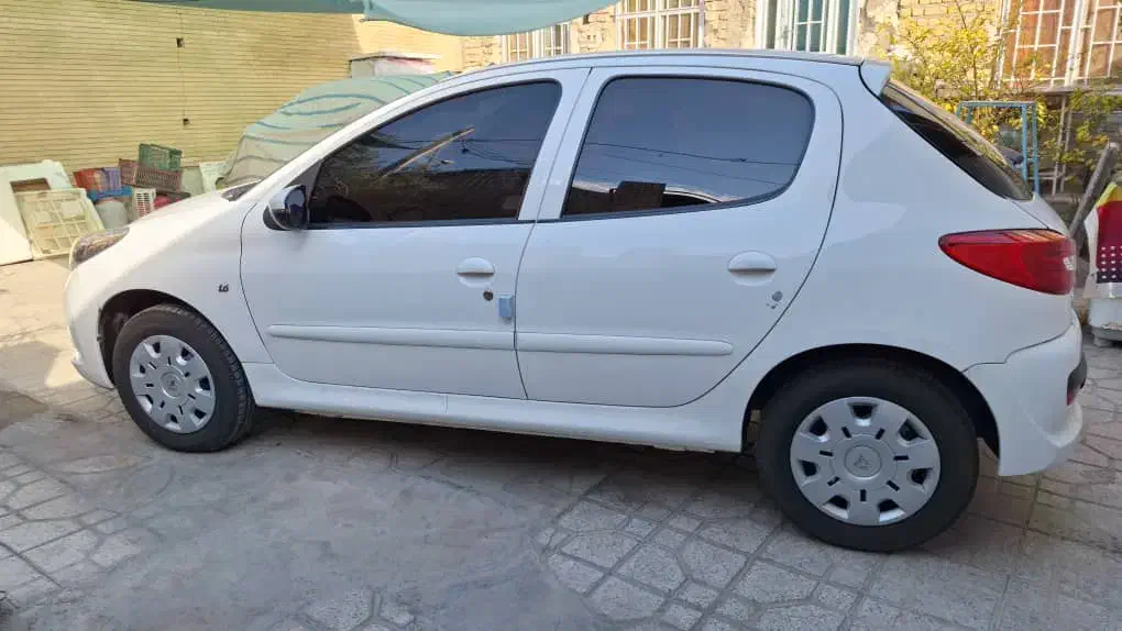 پژو 207 مدل 401 سقف فلز|خودرو سواری و وانت|شیراز, شهرک پرواز|دیوار