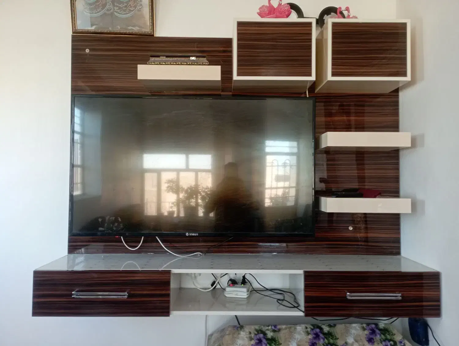 میز تلویزیون دیواری|میز تلویزیون|تربت جام, میان جام|دیوار