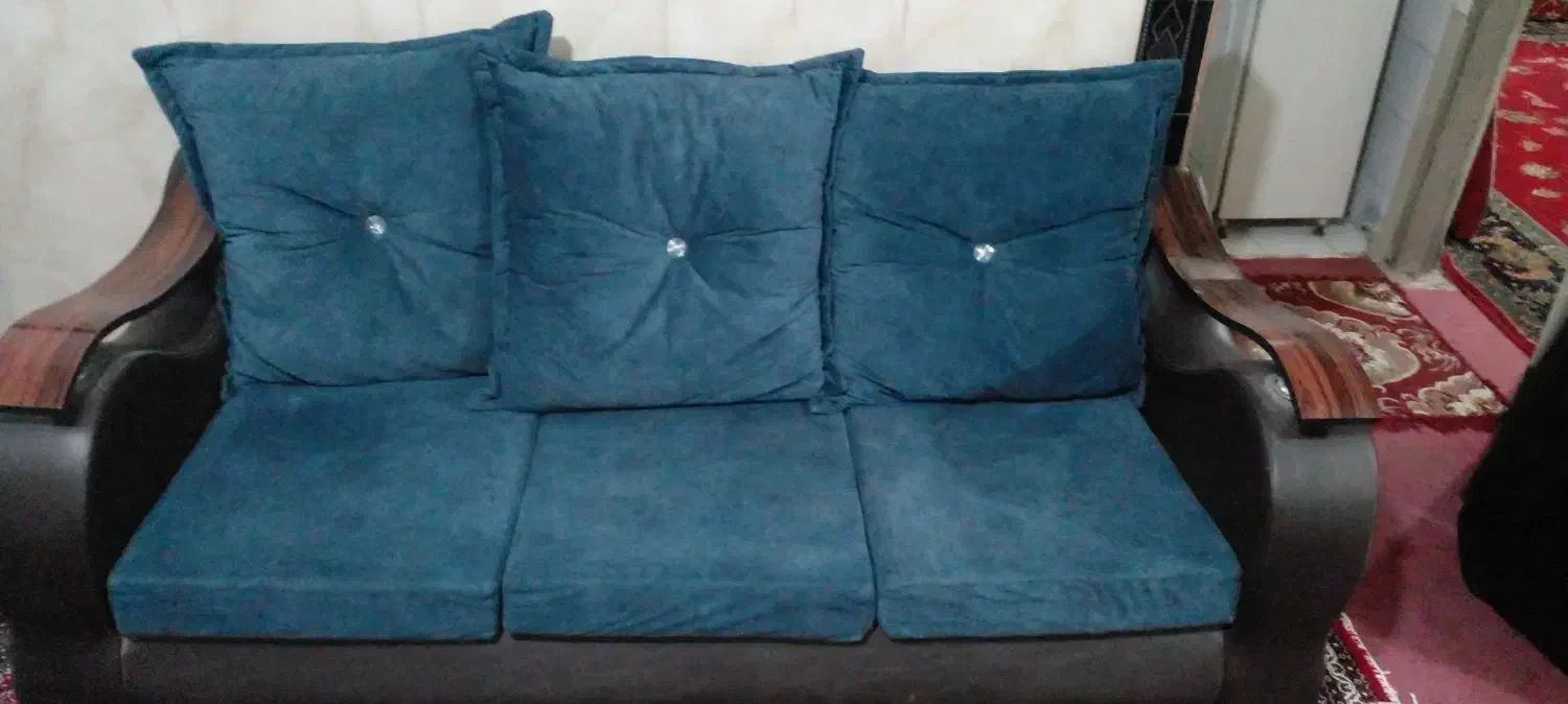 یک دست مبل شیک چرم|مبلمان خانگی و میز عسلی|کرمانشاه, |دیوار