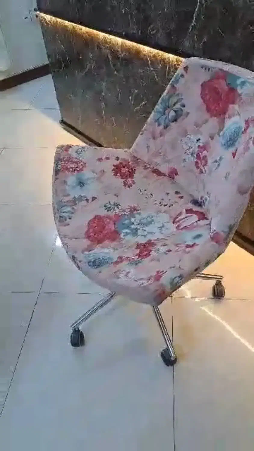 ۴ عدد صندلی گردان|صندلی و نیمکت|شهریار, شهریار|دیوار