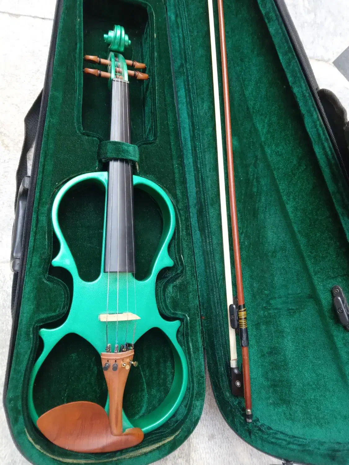 ویالون. ویولن.ویلن الکتریکی برقی|ویولن|تبریز, |دیوار