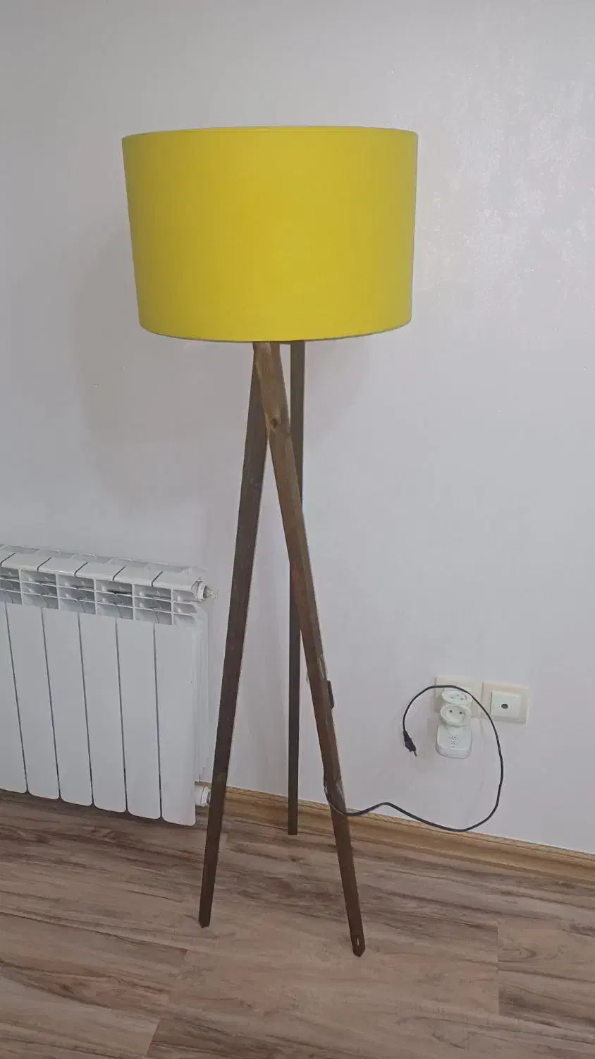 آباژور ایستاده در حدنو|چراغ خواب و آباژور|رشت, کوی مهر|دیوار