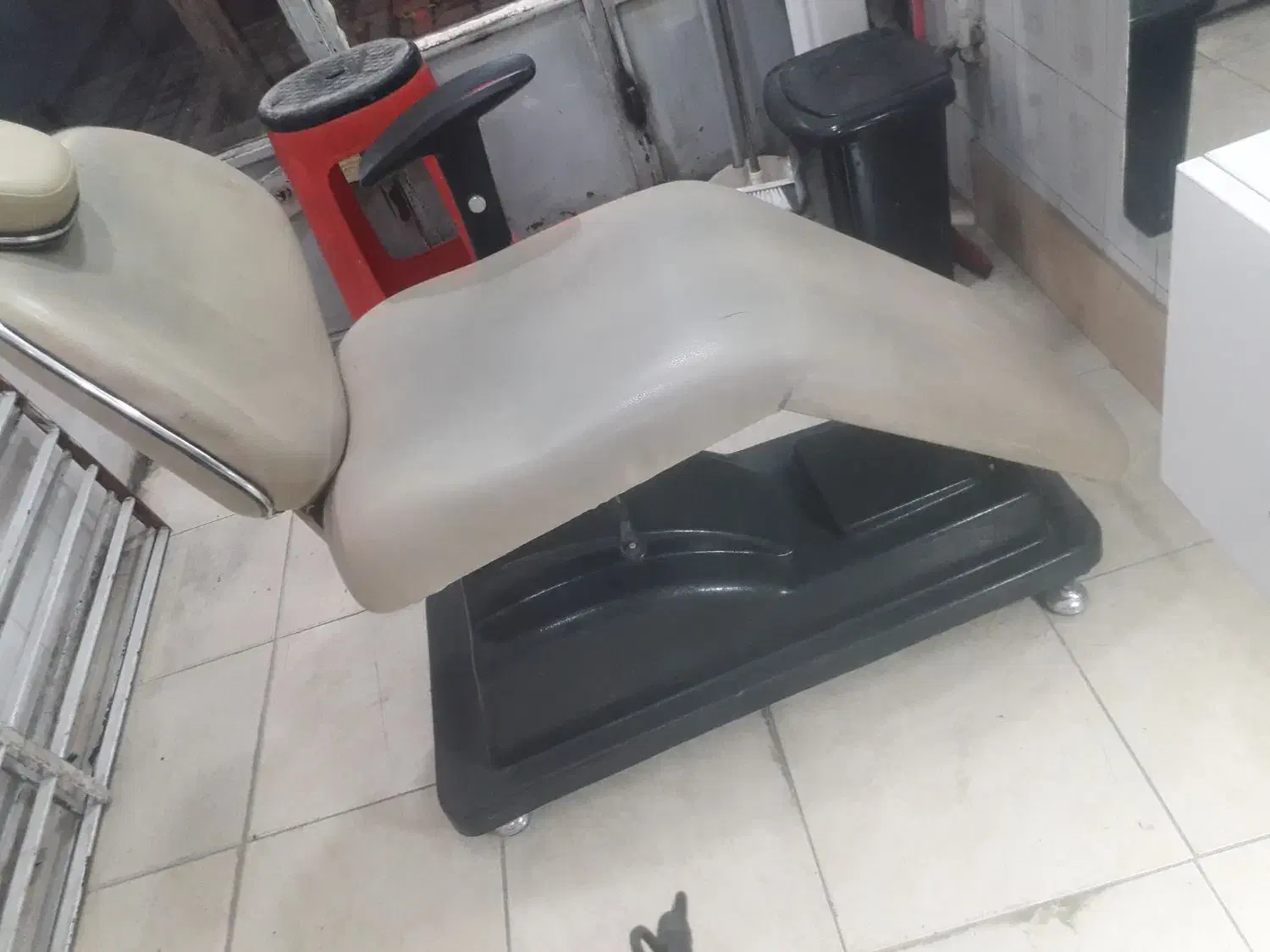 ۱صندلی مفت|آرایشگاه و سالن‌های زیبایی|مشهد, شهید معقول|دیوار