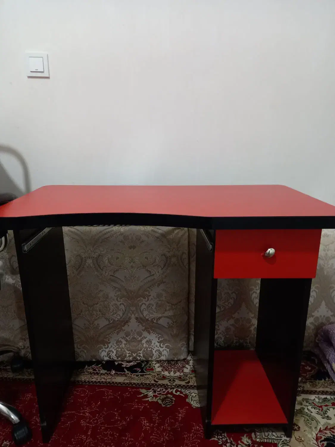 میز تحریر همراه با صندلی|میز تحریر و کامپیوتر|ری, علایین|دیوار