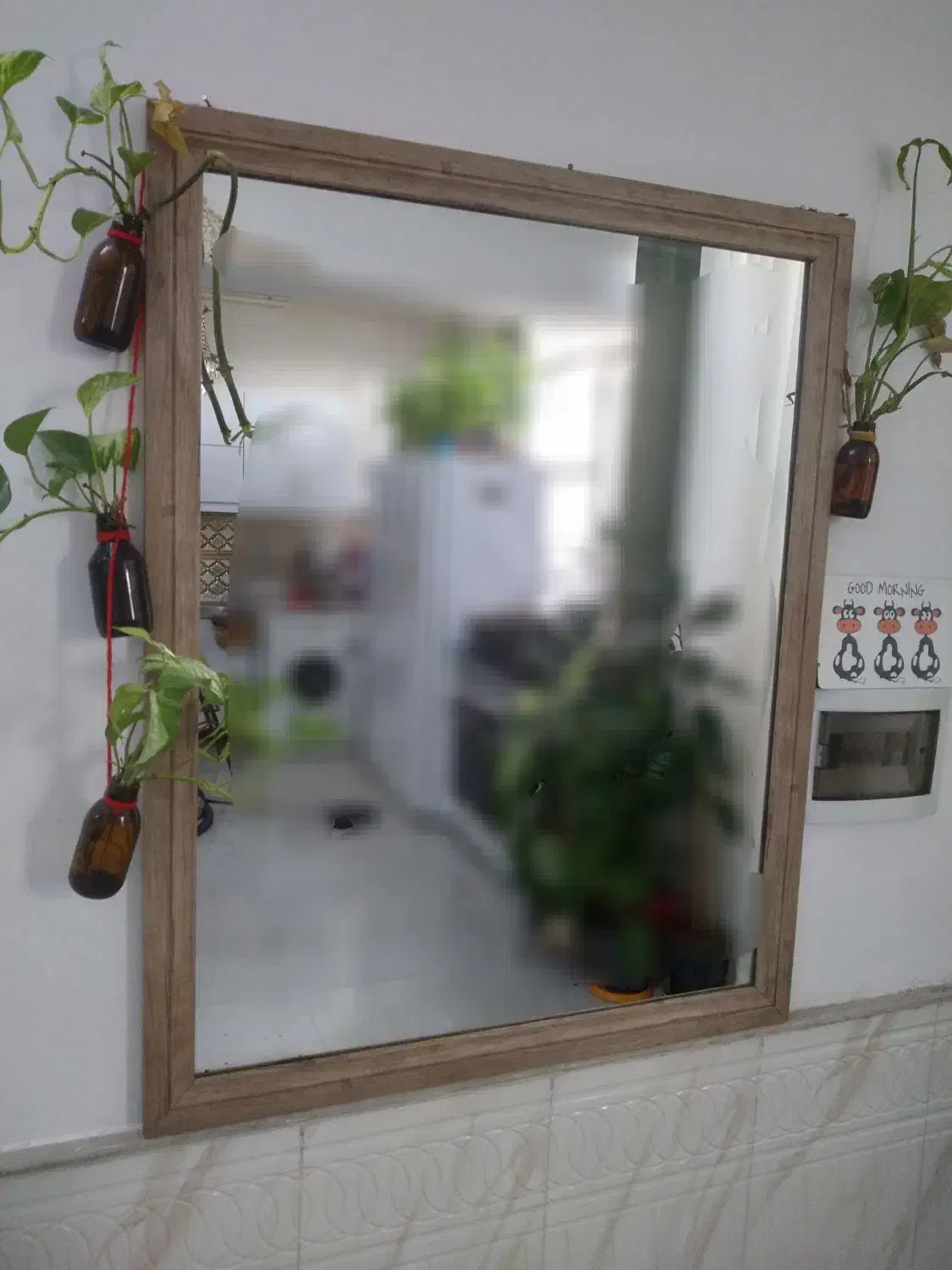 آینه|آینه|نیشابور, خیام|دیوار