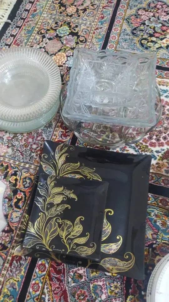 مقداری چینی ویک عدد آبمیوه گیر|ظروف سرو و پذیرایی|بروجرد, |دیوار