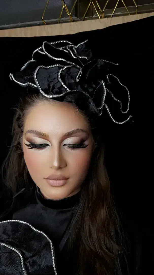 مدل رنگ مو میکاپ شینیون مژه ناخن کوتاهی پاکسازی|خدمات آرایشگری و زیبایی|اصفهان, سرچشمه|دیوار