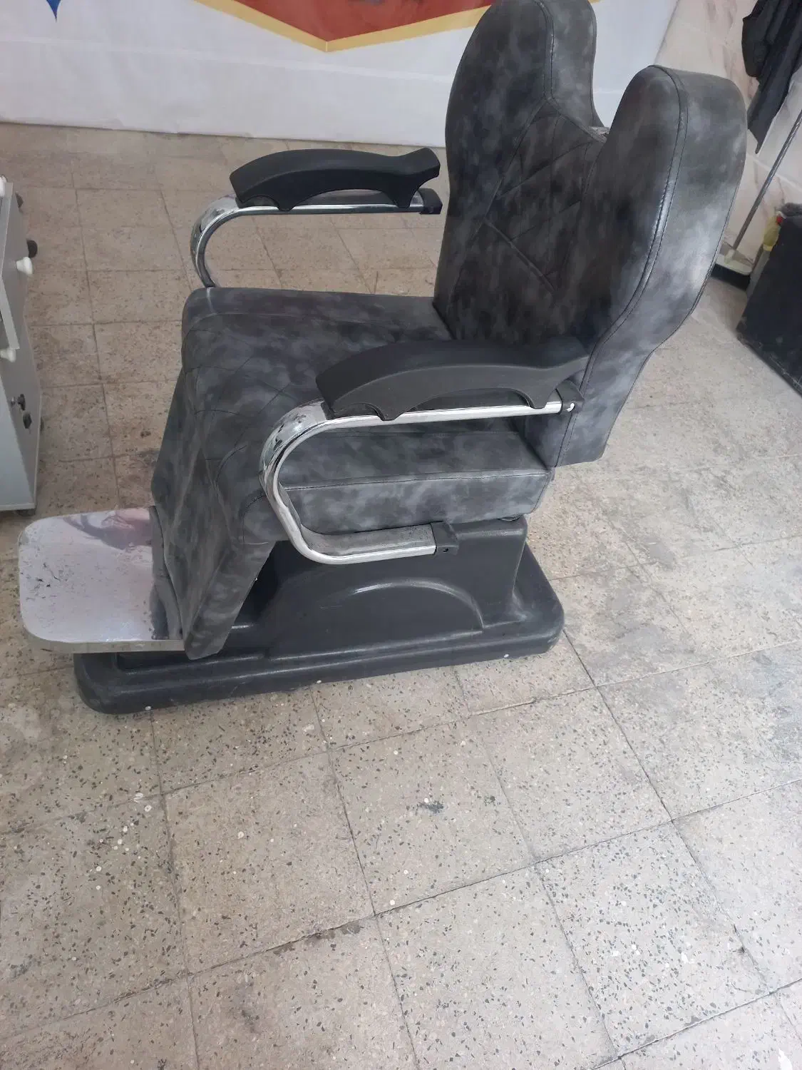 آینه سرشور وصندلی فوری با تخفیف|آرایشگاه و سالن‌های زیبایی|کبودرآهنگ, |دیوار