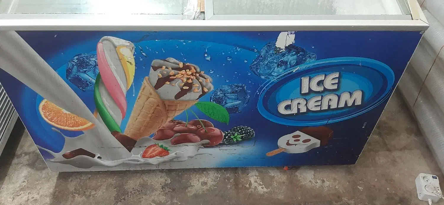 فروش فوری وسایل شامل فریزر بستنی و مبل و میز اداری|فروشگاه و مغازه|بندرعباس, |دیوار