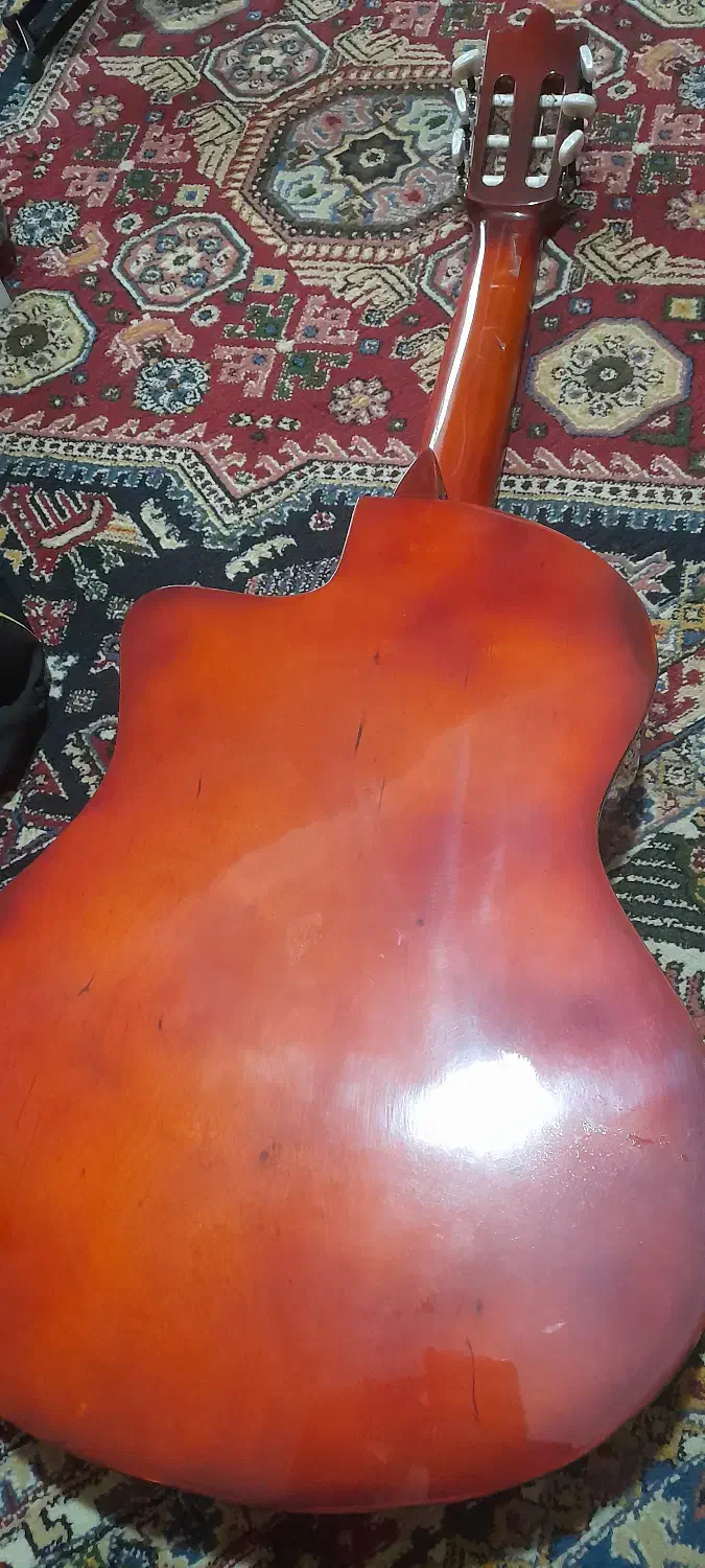 گیتار|گیتار، بیس، امپلیفایر|رشت, منظریه|دیوار