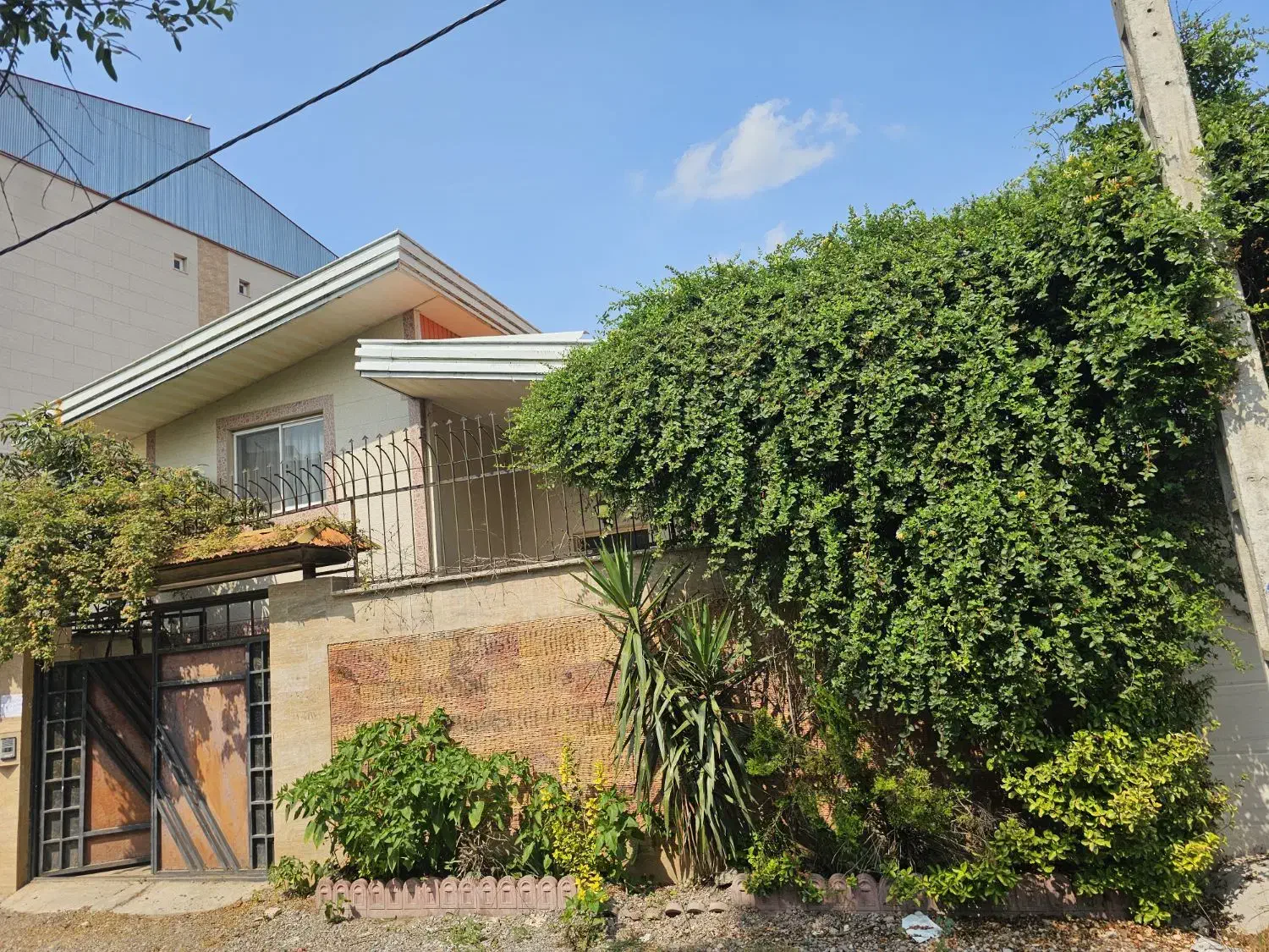 اجاره روزانه/هفتگی ویلا دوخوابه گلسار(مرکز) رشت|اجارهٔ کوتاهمدت ویلا و باغ|رشت, پستک|دیوار