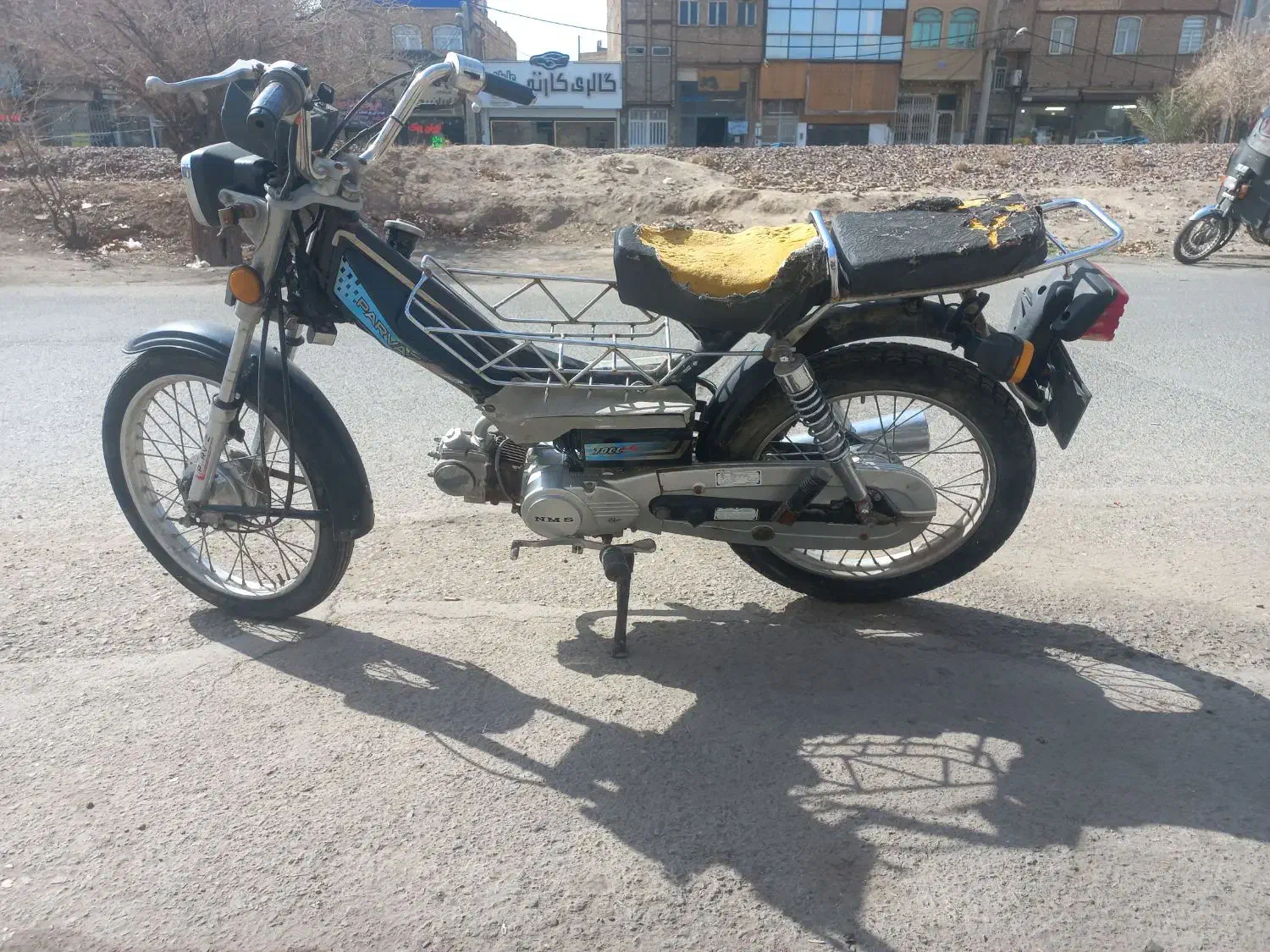 هندا ۷۰|موتورسیکلت|قم, قلعه عموحسین|دیوار