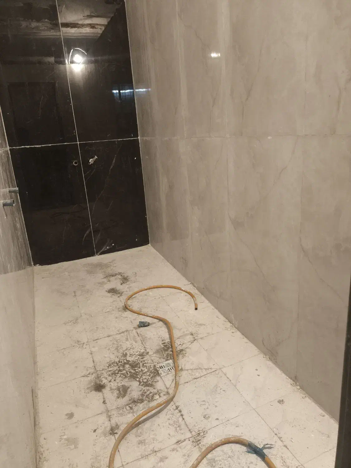 شاگرد کاشی کارمبخوام|استخدام معماری، عمران و ساختمانی|زاهدان, |دیوار