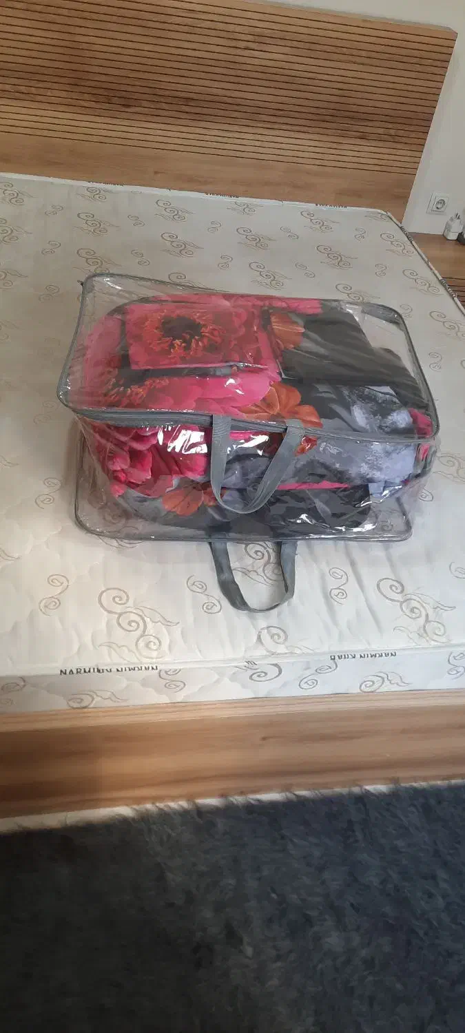 خوشخواب دونفره و روتختی دونفره شش تکه|سرویس روتختی|صدرا-فارس, فاز ۱|دیوار