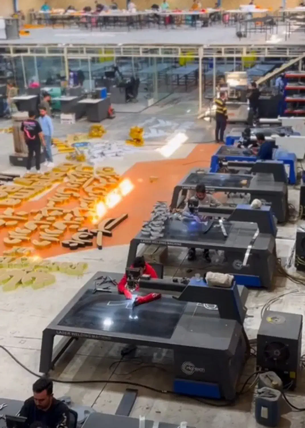 ساخت انواع تابلوهای تبلیغاتی حروف برجسته|خدمات پیشه و مهارت|آمل, |دیوار