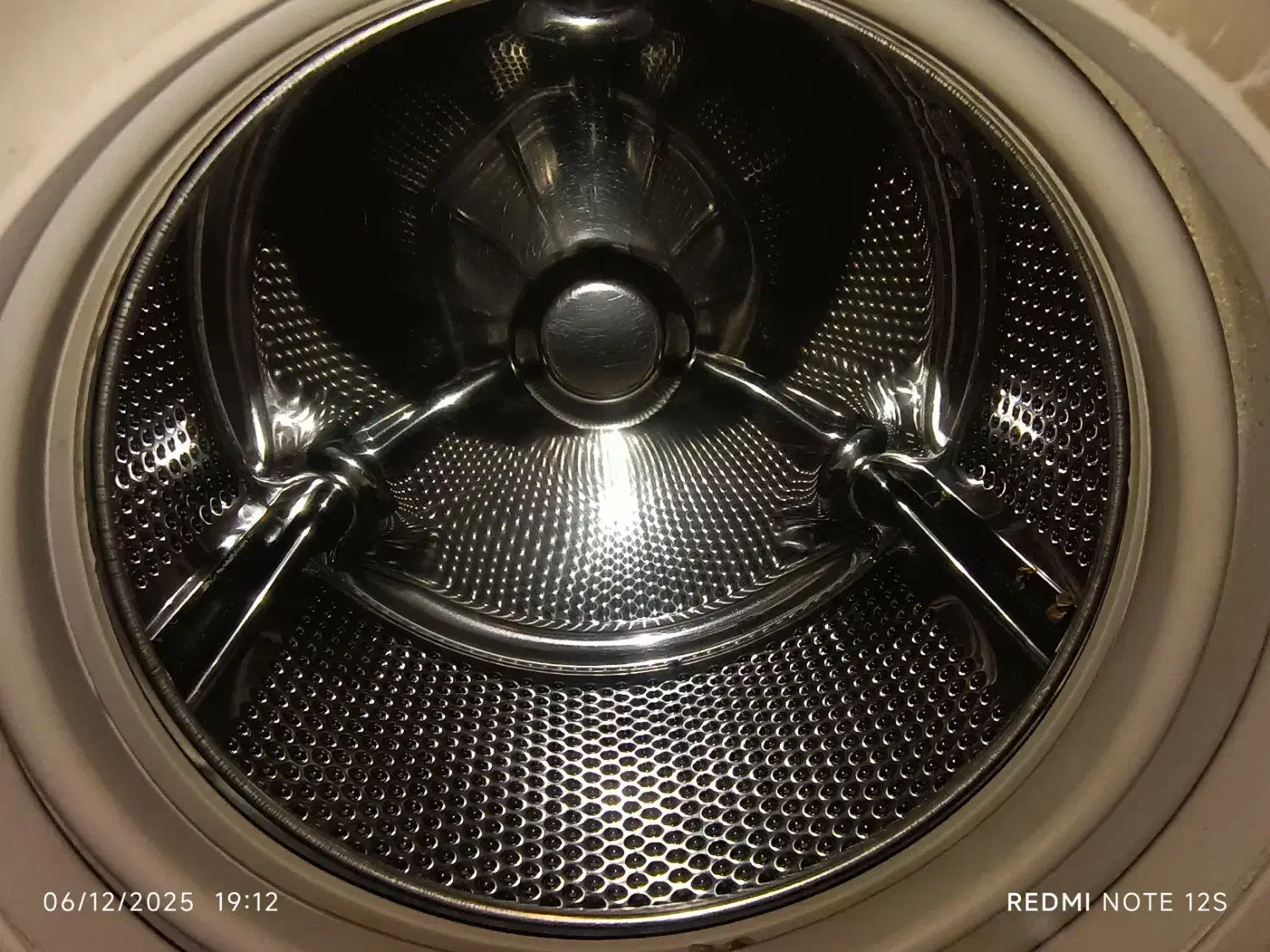 ماشین لباس شویی|ماشین لباسشویی و خشک‌کن لباس|اشکذر, |دیوار