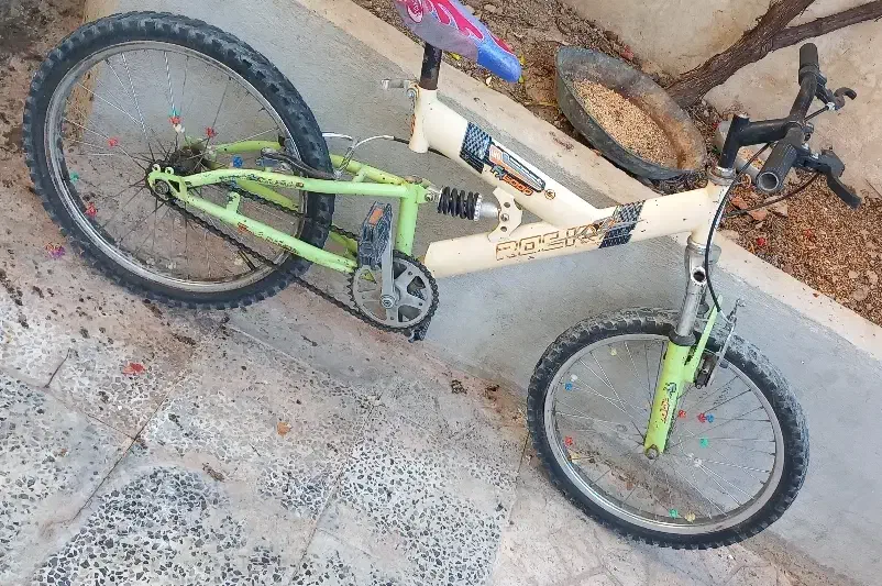 دوچرخه ۲۰.مدل راکی.همه چی سالم..|دوچرخه، اسکیت، اسکوتر|آبدانان, |دیوار