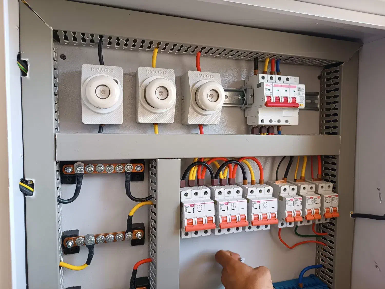 برقکار ساختمان و صنعتی|خدمات پیشه و مهارت|بهبهان, |دیوار