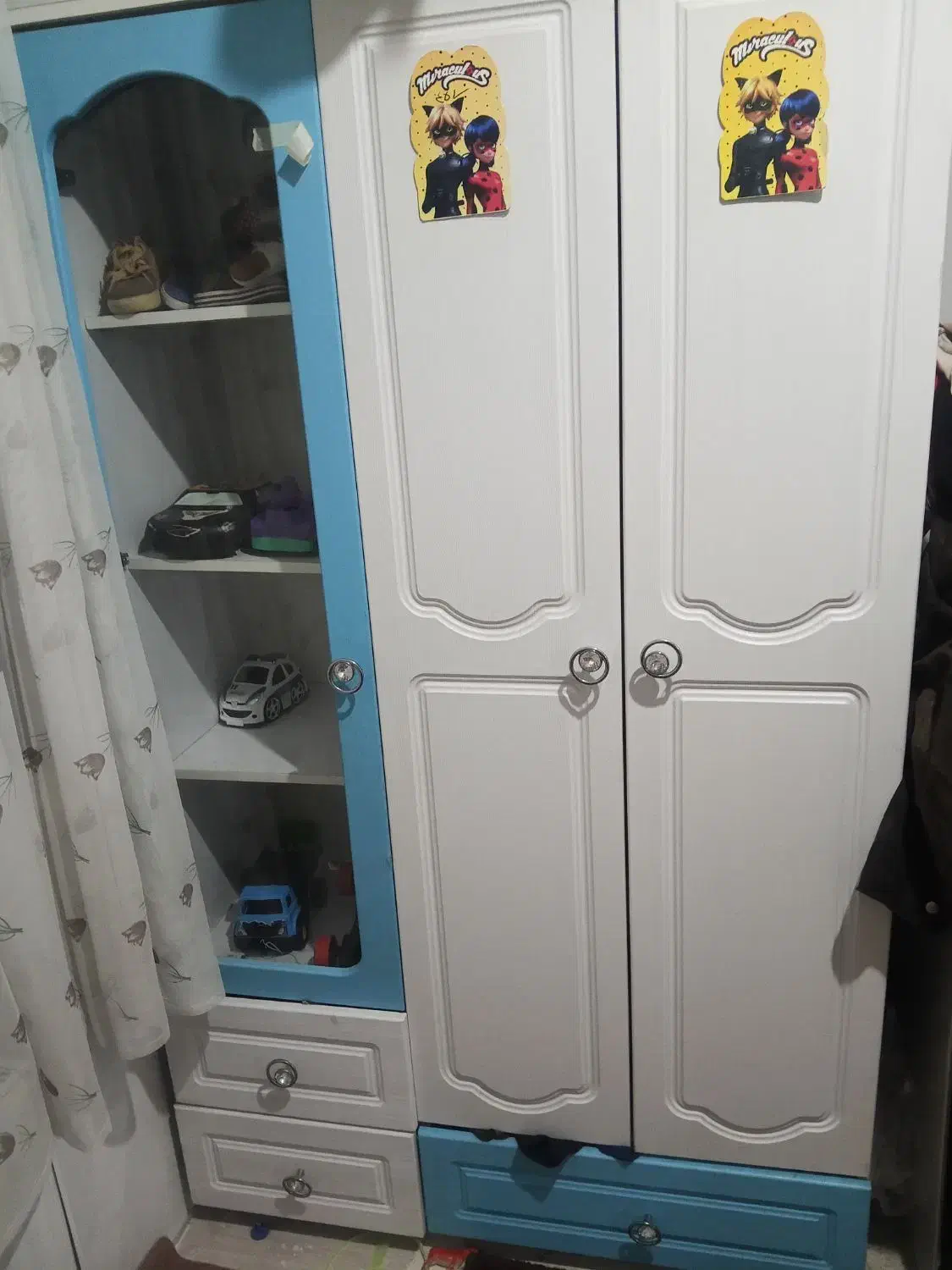 کمد و ویترین|بوفه، ویترین، کنسول|گلبهار, شهر جدید گلبهار|دیوار