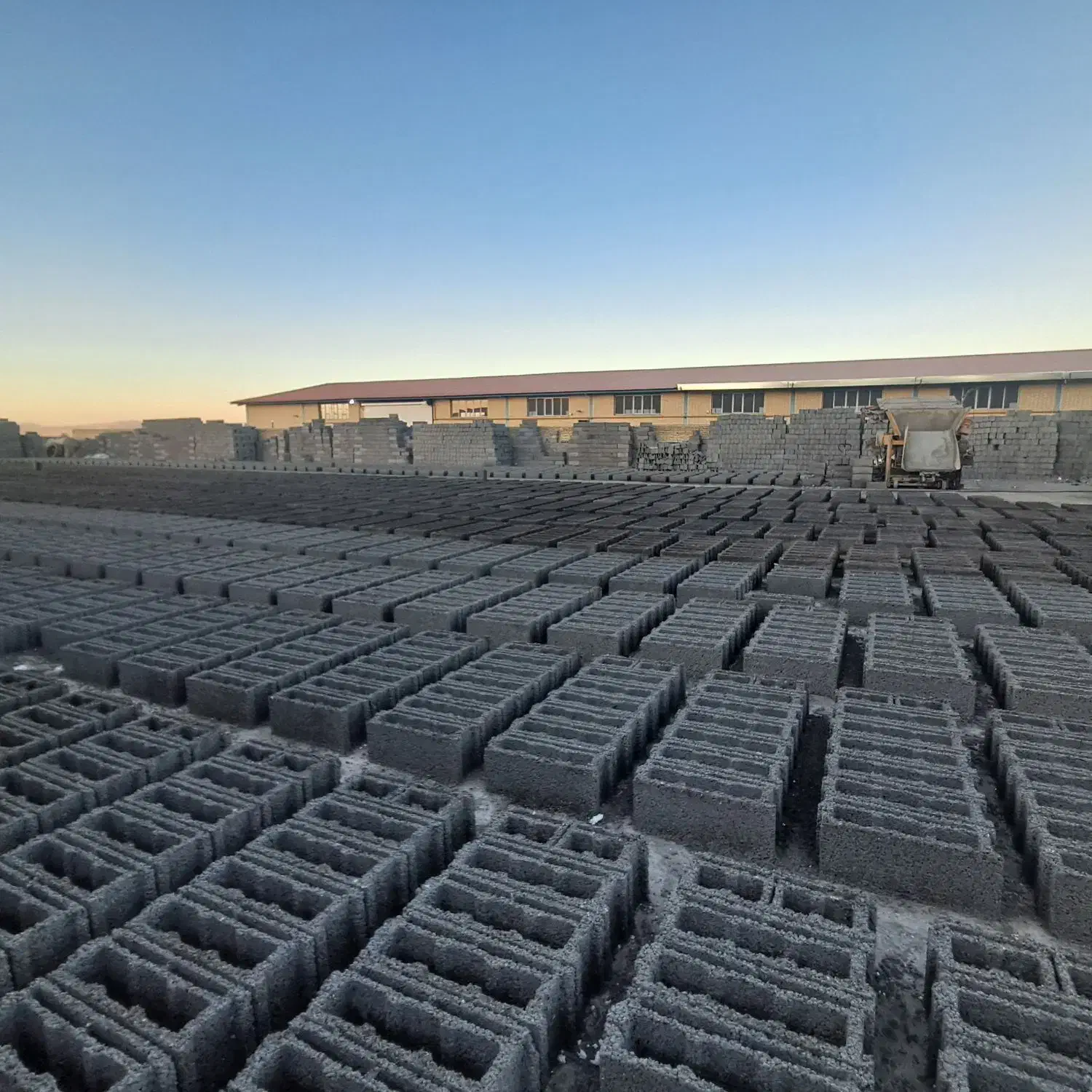 تولید انواع بلوک.دارای استاندارد ملی|مصالح و تجهیزات ساختمان|همدان, |دیوار