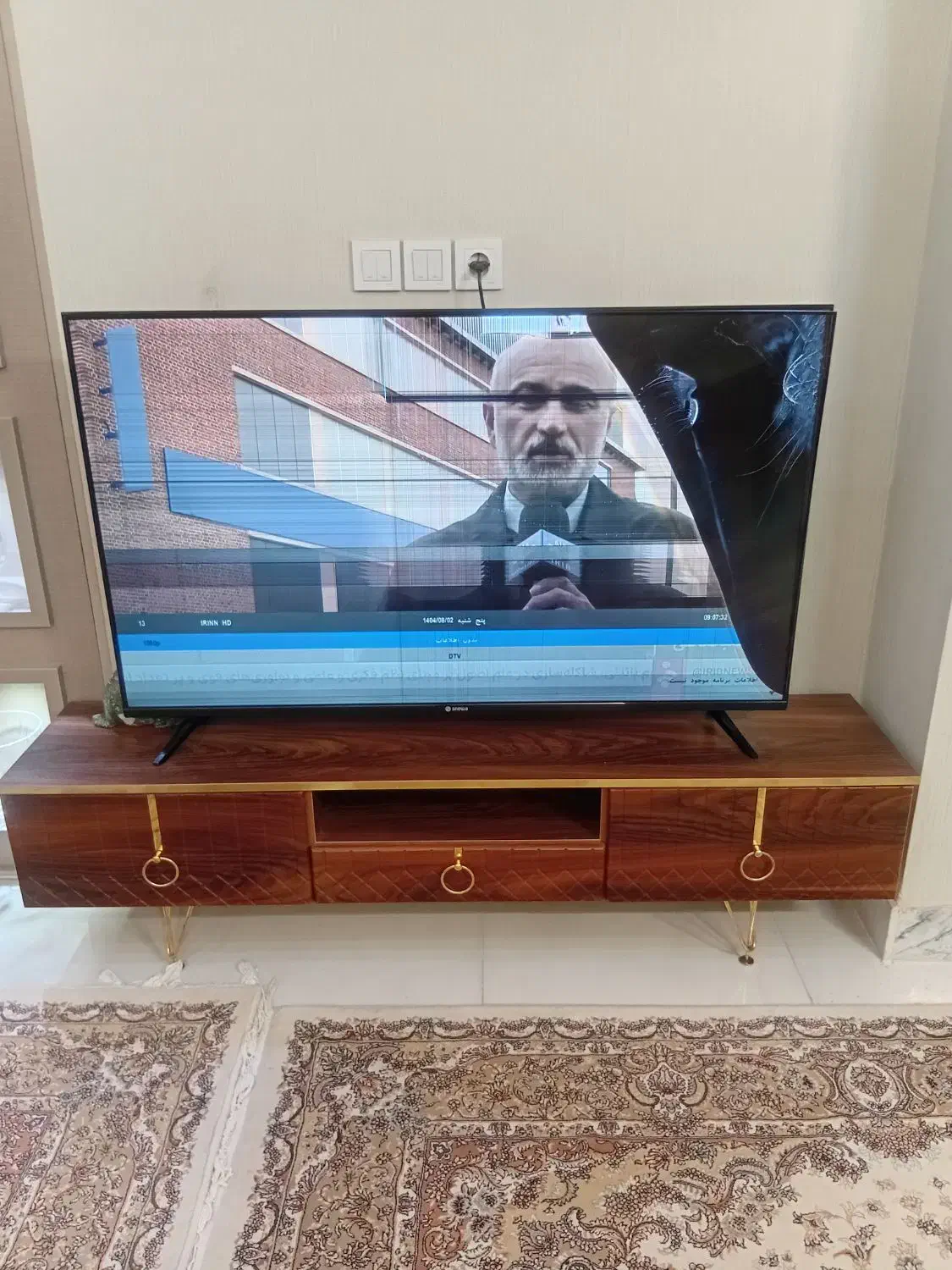 ال سی دی شکسته|تلویزیون و پروژکتور|قم, زنبیل آباد|دیوار