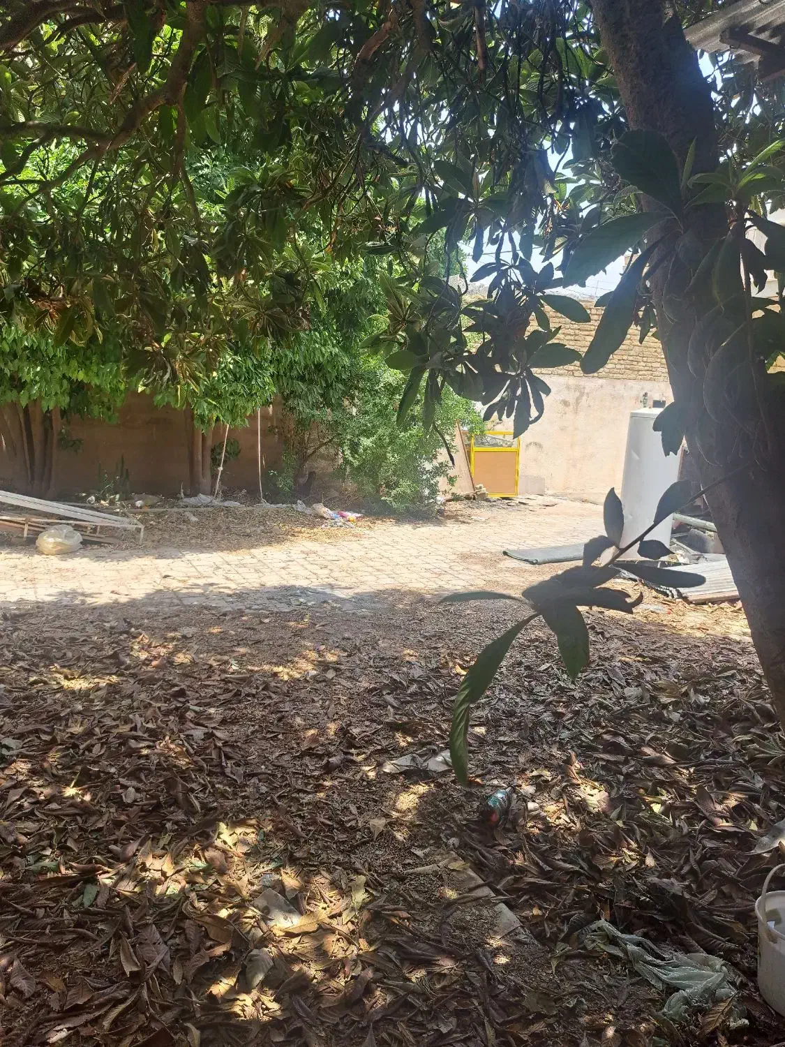 راهنمایی درمورد حیاط تجاری با دو اطاق|اجارهٔ مغازه و غرفه|شیراز, شهرک قمشه|دیوار