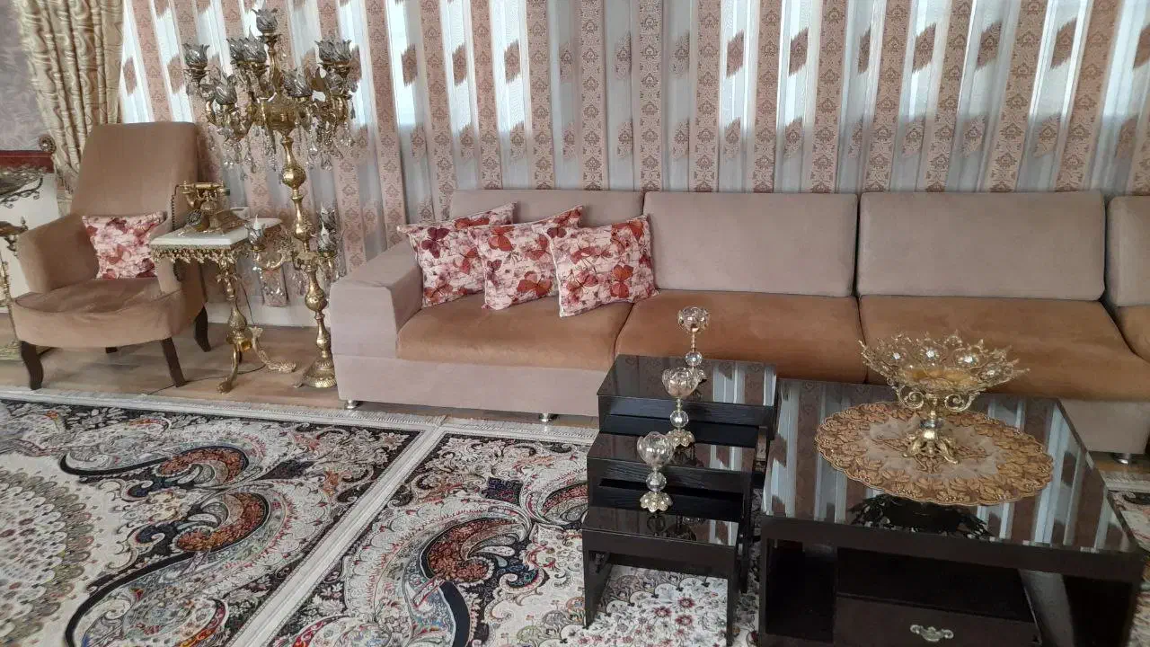 مبل ۹ نفره و میز عسلی ها|مبلمان خانگی و میز عسلی|صحنه, |دیوار