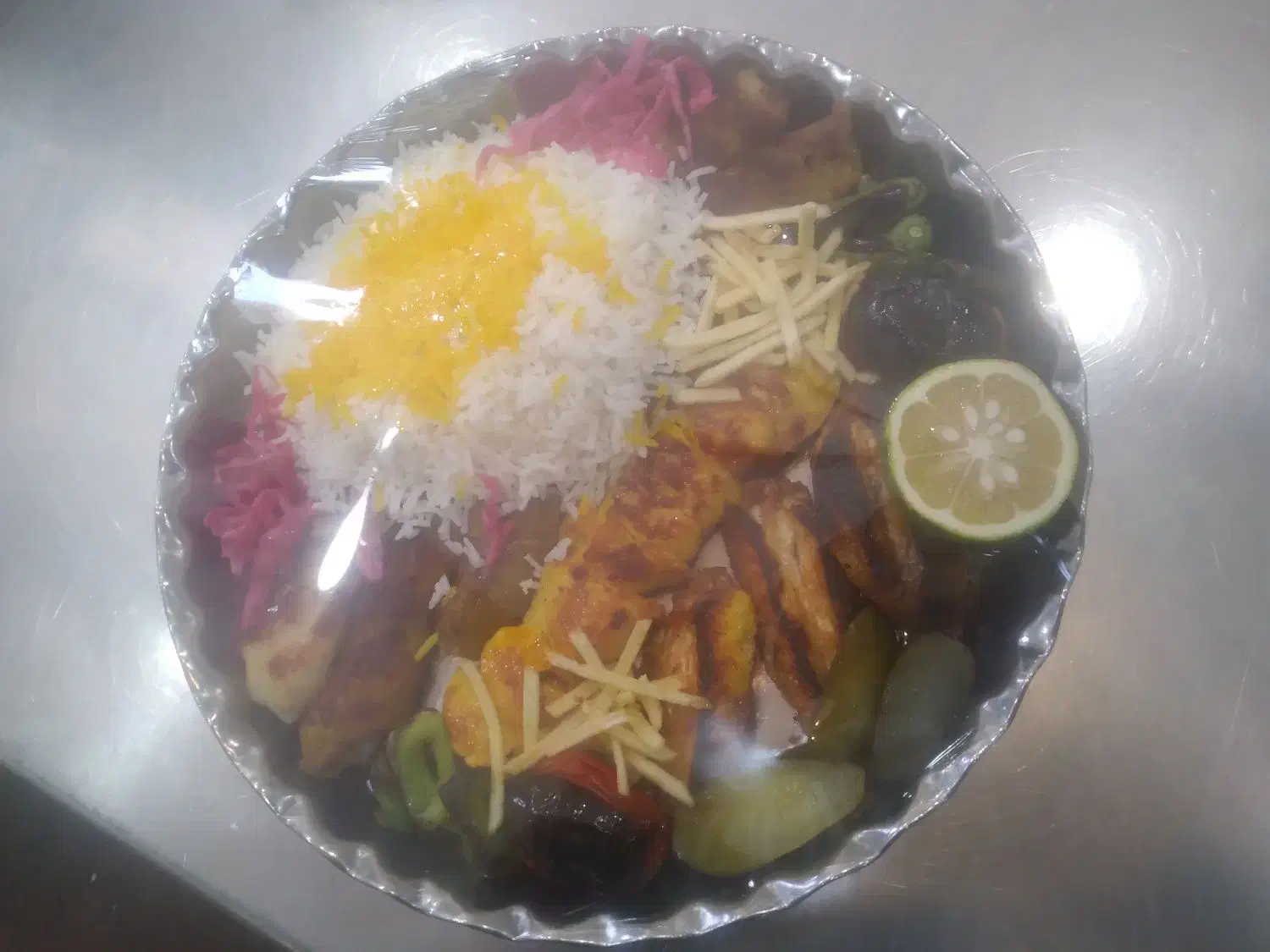 نیازمند نیروی جوان ساده|استخدام خدمات فروشگاه و رستوران|قم, بنیاد|دیوار