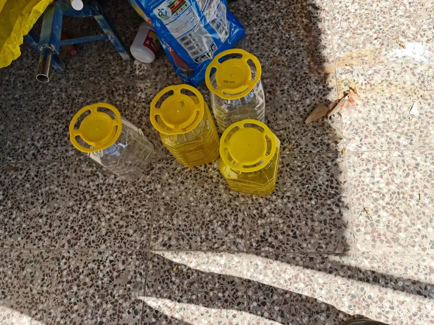 دبه پلاستیکی ۲۰ و ۱۰ لیتری در حد نو|ظروف نگهدارنده، پلاستیکی، یکبارمصرف|مبارکه, |دیوار