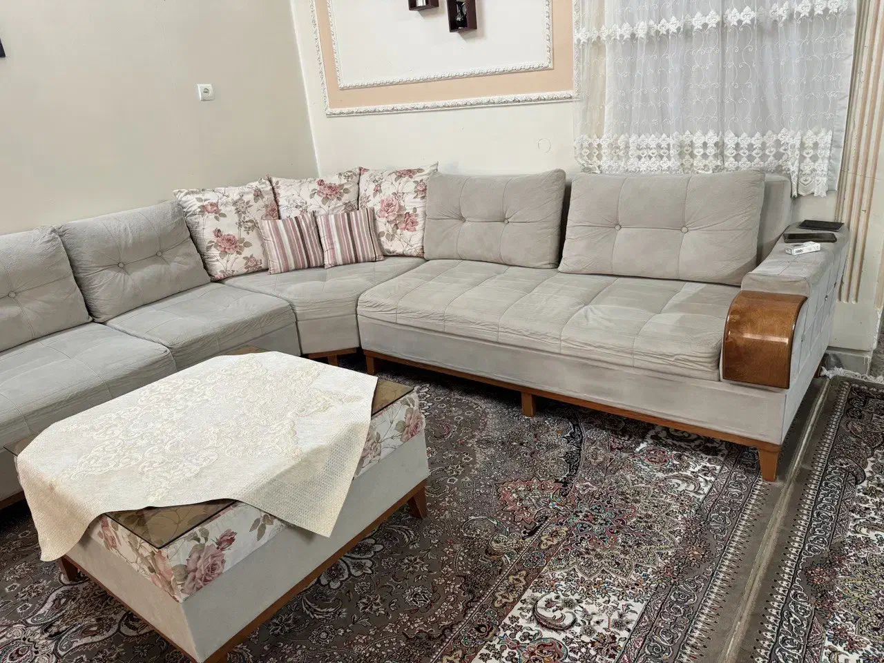 مبل ال ۹ نفره با میز وسط و شیشه با تخفیف|مبلمان خانگی و میز عسلی|تهران, اسفندیاری|دیوار