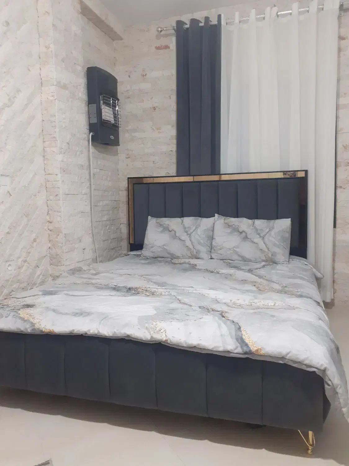 سرویس تخت خواب بغل تختی دو کشو میز ارایشی با توشک|تخت و سرویس خواب|نور, |دیوار