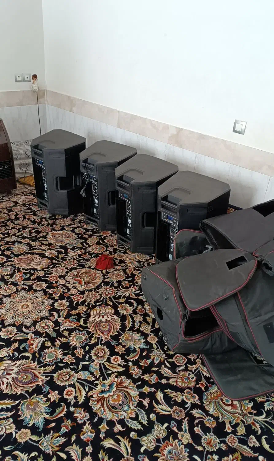 باند جاسکو 2004|صوتی و تصویری|زاوه, |دیوار