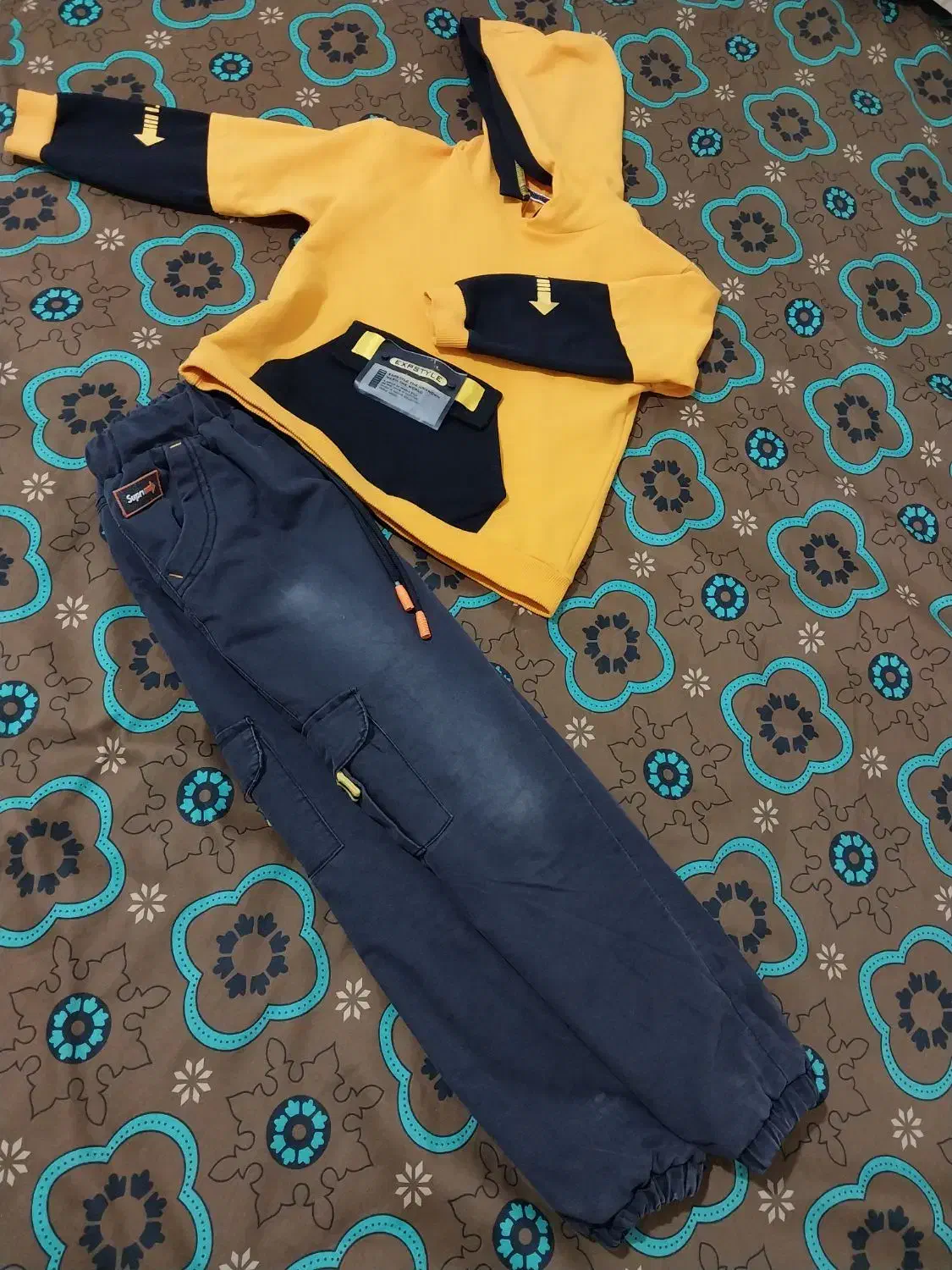 لباس|کفش و لباس بچه|ازنا, |دیوار