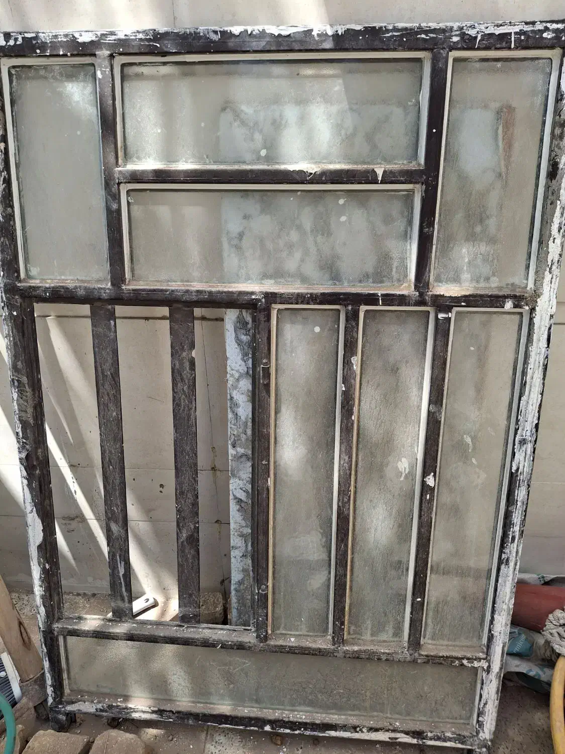 پنجره آهنی در حد نو سالم درب چوبی با قفل و دستگیره|مصالح و تجهیزات ساختمان|بافق, |دیوار